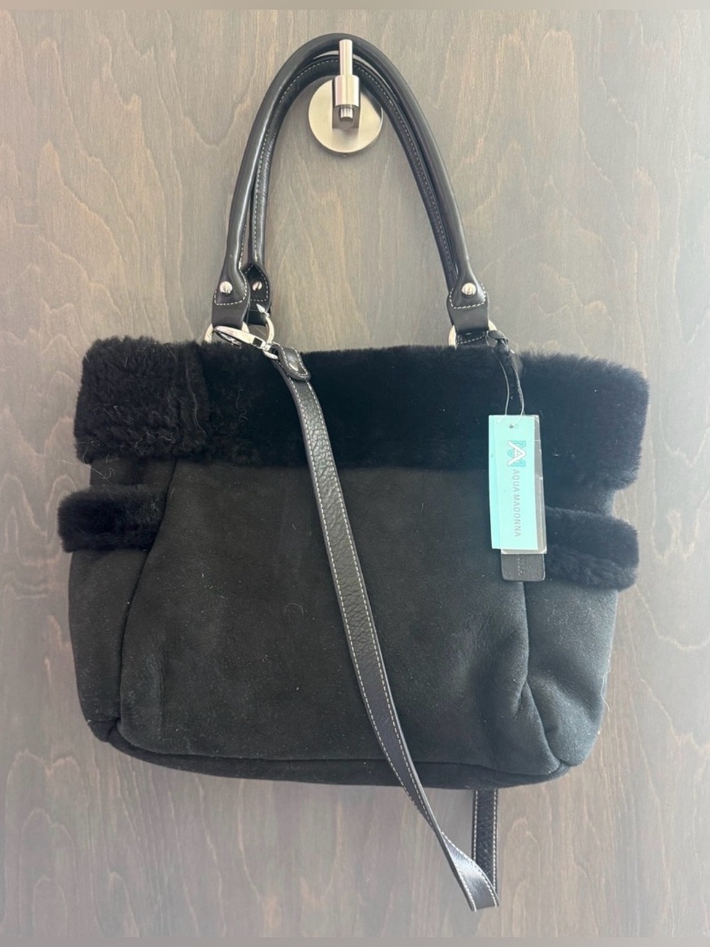 Aqua Madonna Black
Genuine Shearing Tote with Shoulder Strap